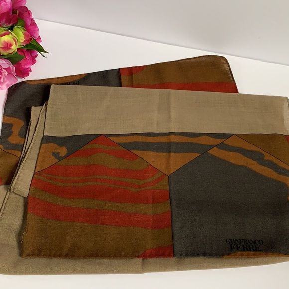 Gianfranco Ferre vintage scarf - Picture 4 of 5